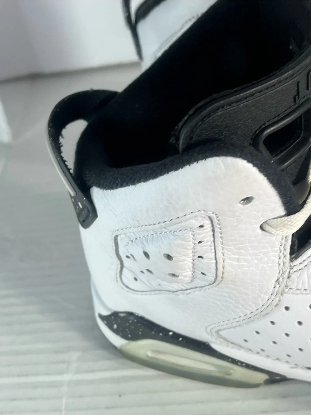 Jordan 6 Retro size 5.5 youth good condition